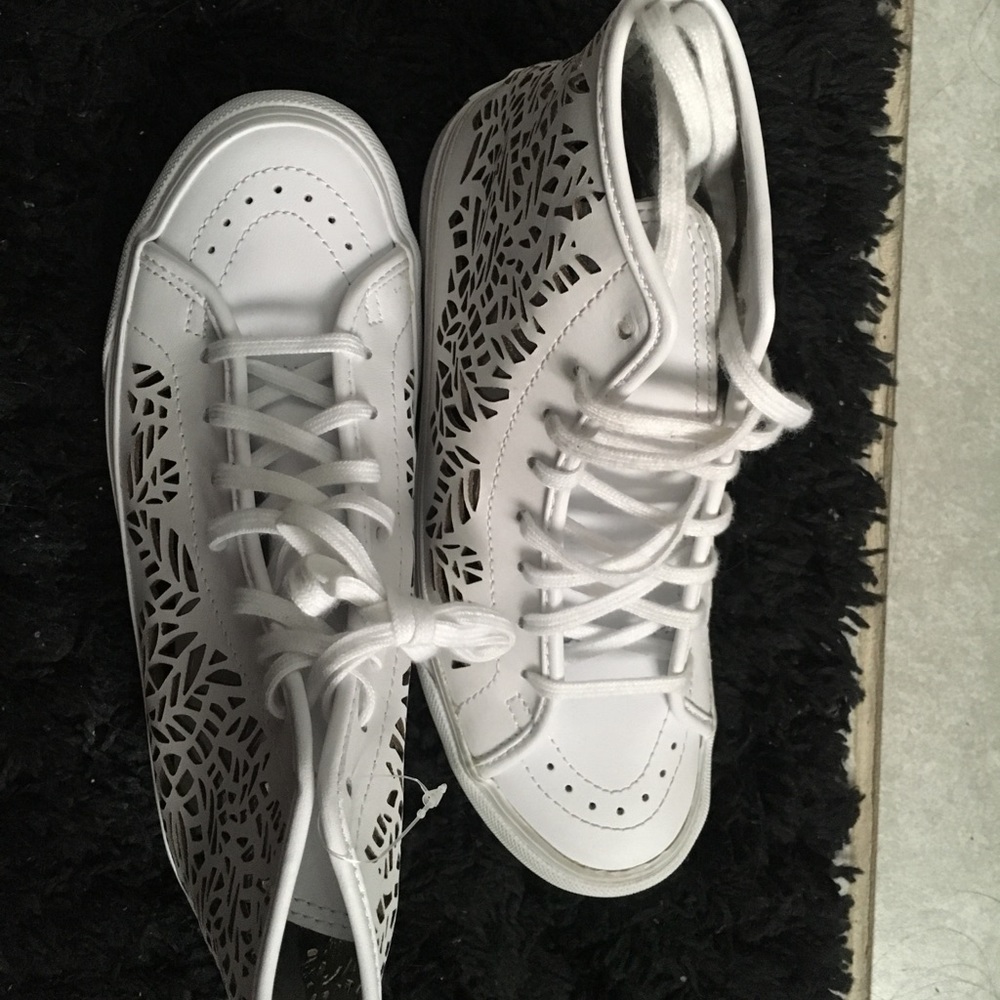 White vans - Picture 2 of 8